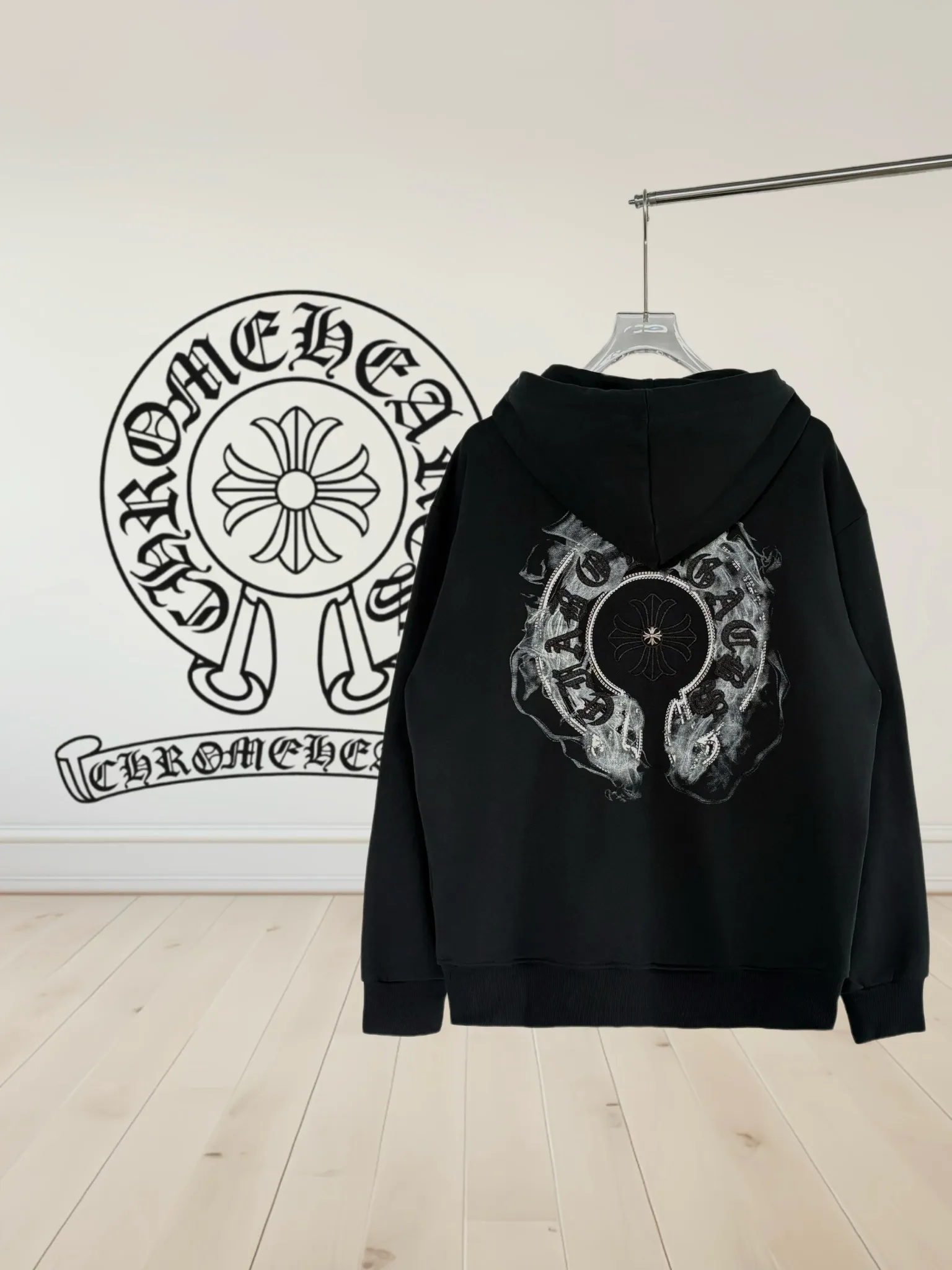 P390 [High Quality] Chrome Hearts Embroidered Horseshoe Rivets🪡+Watermark Letters‼ ️Hooded open-chest sweatshirt *Customized 420g terry cotton fabric, soft, skin-friendly and comfortable *Embroidery process: front horseshoe print + rivet embroidery *A very simple and elegant classic continuation. It is unparalleled in terms of upper body comfort, interpreting your luxury and taste, and creating your fashion style and charm. Three complete standards. Same style for men and women. 𝐂𝐎𝐋𝐎𝐔𝐑: black/light yellow 𝐒𝐈𝐙𝐄: S-XL